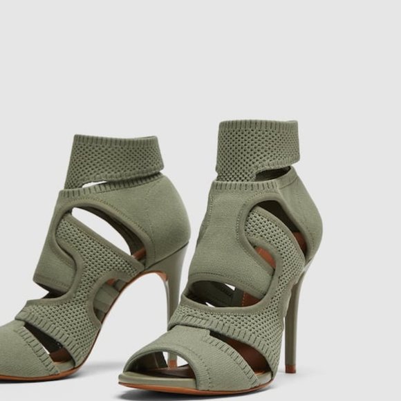 Khaki heels - Picture 2 of 2